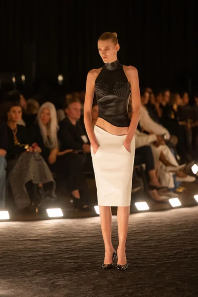 Look 5